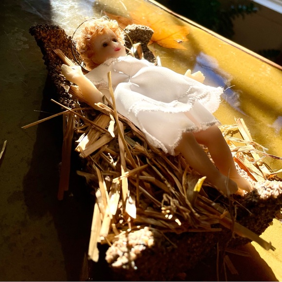 Nativity:wax baby Jesus (classic santon style) in his cradle.Handmade.Impeccable - Picture 3 of 12